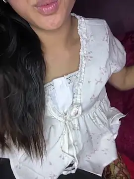 Mayli2x online show from 16, 12, 2025