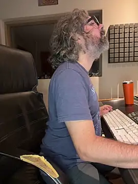 Snapshot of maxxporong chatting on 20, 12, 2025 maxxporong online show from 20, 12, 2025