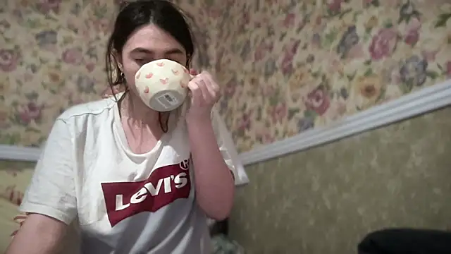 Aphr0ditee online show from 10, 4, 2026