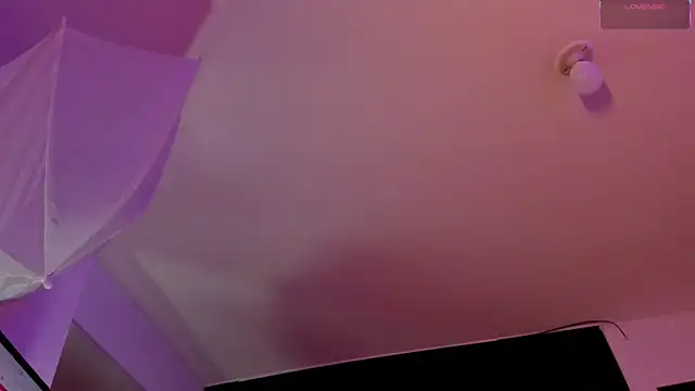 Snapshot of MoliBunny chatting on 7, 4, 2026 MoliBunny online show from 7, 4, 2026