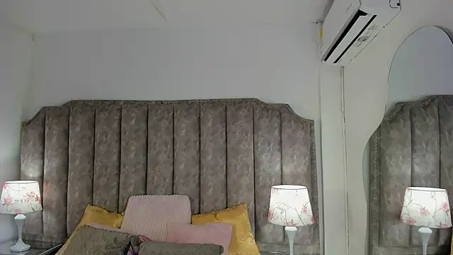 Snapshot of MoliBunny chatting on 16, 7, 2026 MoliBunny online show from 16, 7, 2026
