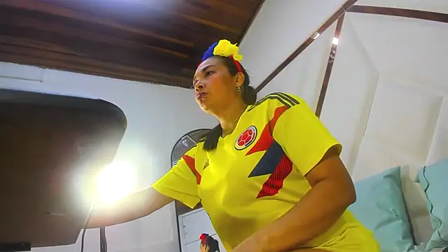 Valeria gil  online show from 27, 6, 2026
