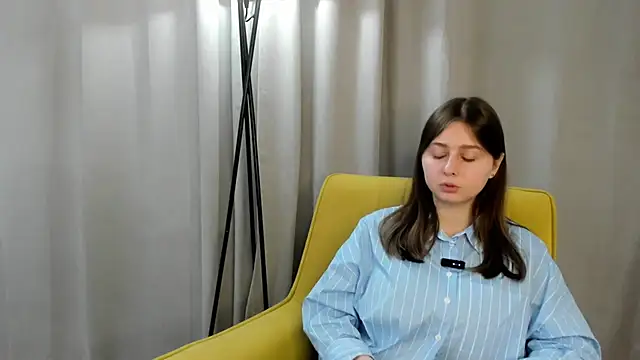 Snapshot of SophiaHalligan chatting on 28, 11, 2025 SophiaHalligan online show from 28, 11, 2025