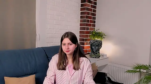 Snapshot of SophiaHalligan chatting on 2, 12, 2025 SophiaHalligan online show from 2, 12, 2025