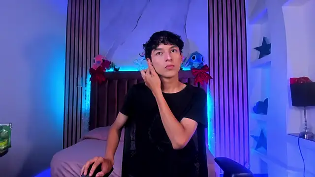 SthepanodiMonaco online show from 17, 12, 2025