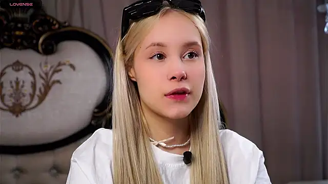 AunclreaVache online show from 4, 3, 2026