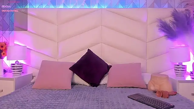 Lizzi Hotman  online show from 15, 4, 2026