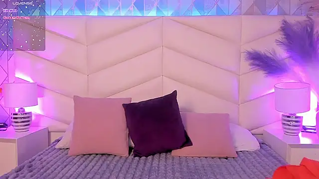 Lizzi Hotman  online show from 11, 4, 2026