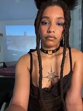 Lillith Bloom online show from 29, 4, 2026