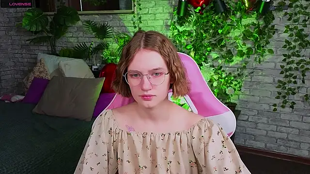 Mia Mooore online show from 15, 2, 2026