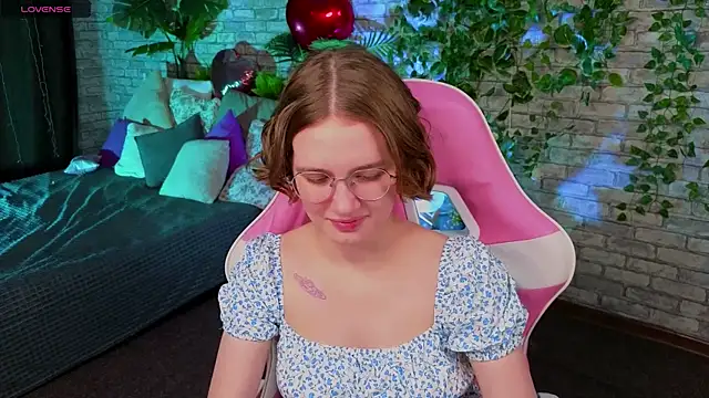 Mia Mooore online show from 12, 2, 2026