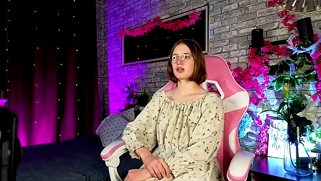 Snapshot of Mia_Mooore chatting on 1, 12, 2025 Mia Mooore online show from 1, 12, 2025