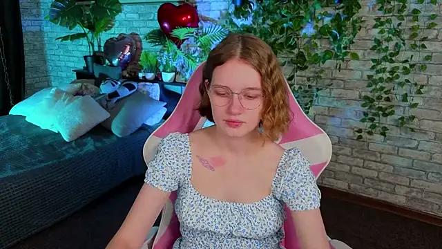 Mia Mooore online show from 9, 2, 2026