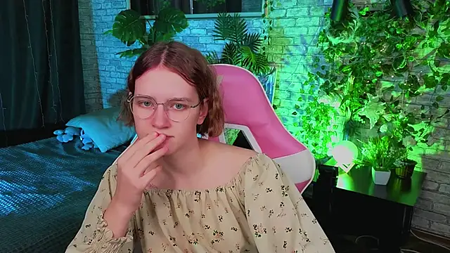 Mia Mooore online show from 20, 2, 2026