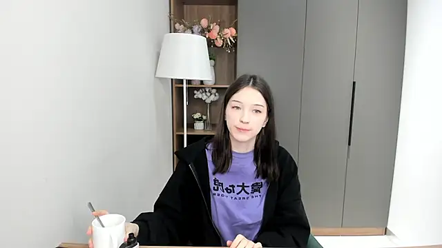 YvonneShames online show from 2, 12, 2025