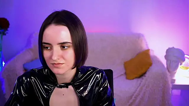 KateWillows online show from 13, 4, 2026