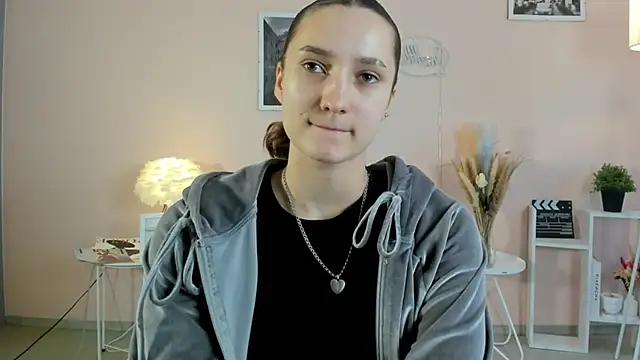 ShelieThetford online show from 5, 12, 2025