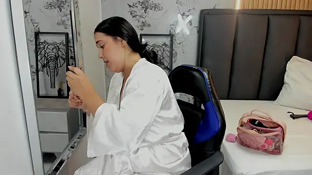 VIOLETTA ROSS1 online show from 21, 4, 2026