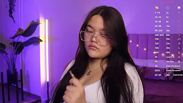 Snapshot of VeneraMai chatting on 2, 12, 2025 VeneraMai online show from 2, 12, 2025