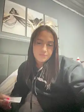 Snapshot of larysinha chatting on 3, 6, 2026 larysinha online show from 3, 6, 2026