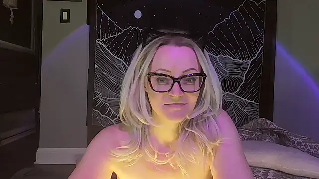 Snapshot of only_one_onyx chatting on 29, 11, 2025 only one onyx online show from 29, 11, 2025