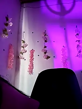 Emy cutee online show from 28, 3, 2026