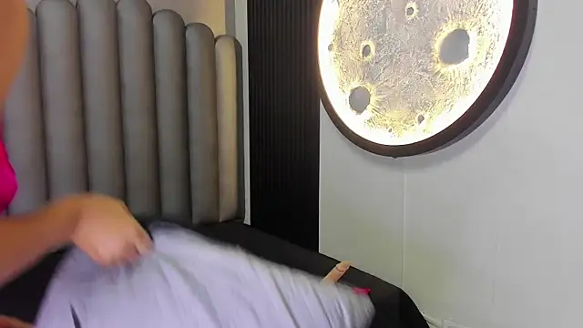 sarah cleir online show from 2, 12, 2025