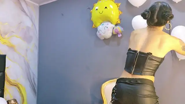 MilaDeRoux online show from 12, 2, 2026