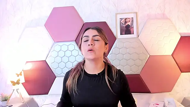 AriaRous online show from 16, 4, 2026