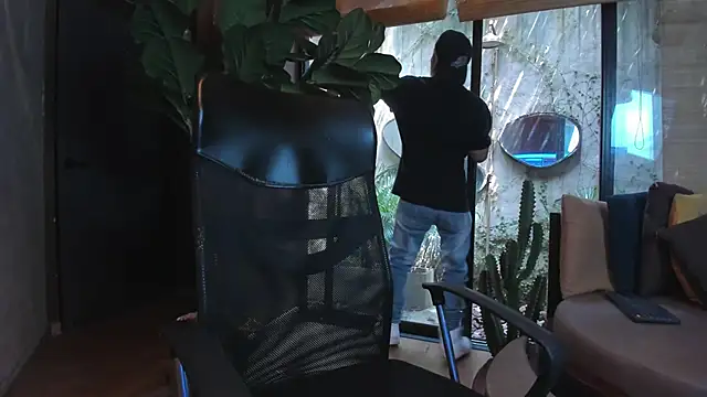 isaac grimm online show from 18, 4, 2026