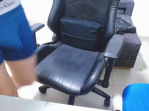 Snapshot of Liam_jones10 chatting on 29, 11, 2025 Liam jones10 online show from 29, 11, 2025