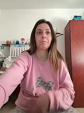 Snapshot of Sareyxon chatting on 6, 4, 2026 Sareyxon online show from 6, 4, 2026