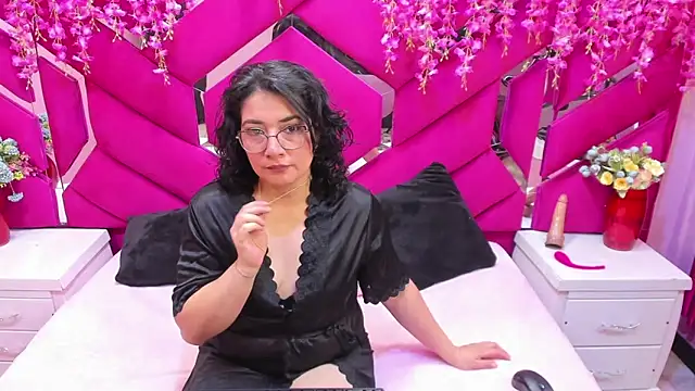 Alexa Sanz online show from 5, 12, 2025