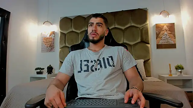 Franco banderas online show from 16, 2, 2026