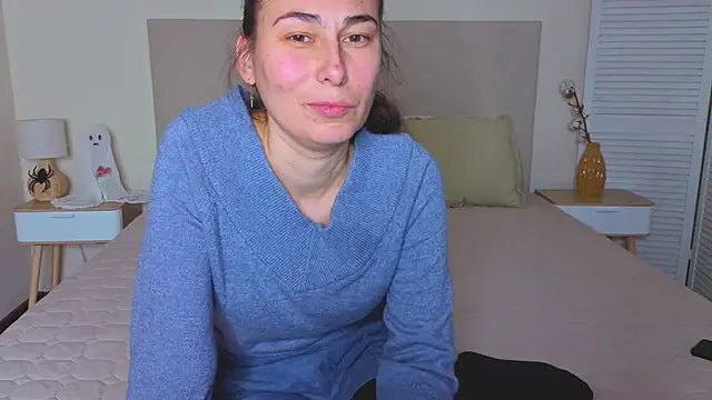 Olivia milf  online show from 30, 11, 2025