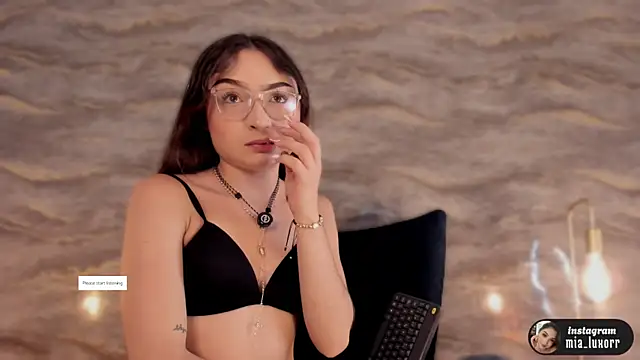 Mia Luxor online show from 12, 4, 2026