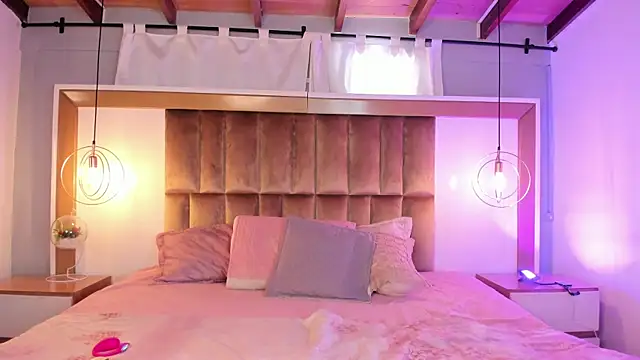 BrianaJhons19 online show from 18, 4, 2026