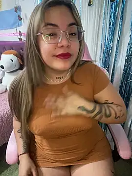 Snapshot of Lindalatina2001 chatting on 9, 7, 2026 Lindalatina2001 online show from 9, 7, 2026