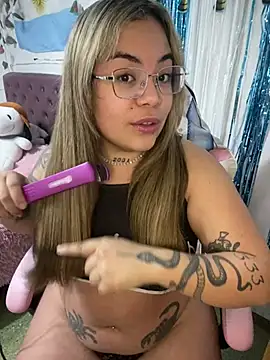 Snapshot of Lindalatina2001 chatting on 13, 7, 2026 Lindalatina2001 online show from 13, 7, 2026