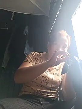 Evelyn-n online show from 2, 12, 2025