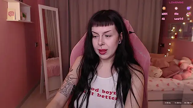 Snapshot of Eliza_Bennet chatting on 1, 12, 2025 Eliza Bennet online show from 1, 12, 2025