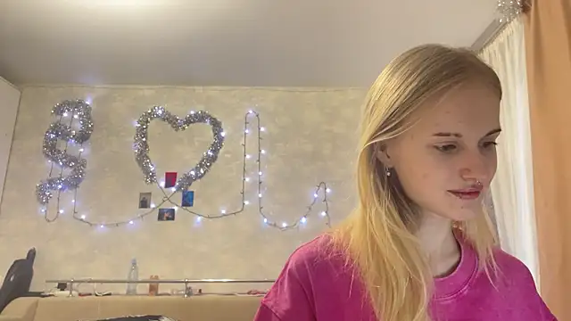 Snapshot of CelenFomes chatting on 2, 12, 2025 CelenFomes online show from 2, 12, 2025