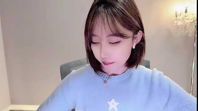 Snapshot of Miahave chatting on 1, 12, 2025 Miahave online show from 1, 12, 2025