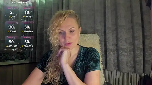 Snapshot of LanaLight_x chatting on 10, 5, 2026 LanaLight x online show from 10, 5, 2026