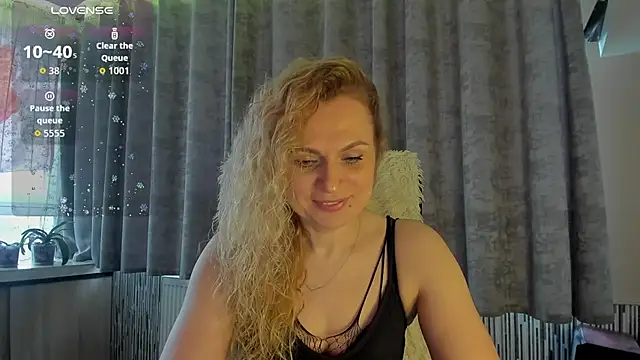 Snapshot of LanaLight_x chatting on 18, 5, 2026 LanaLight x online show from 18, 5, 2026