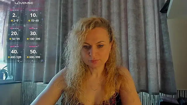 Snapshot of LanaLight_x chatting on 6, 5, 2026 LanaLight x online show from 6, 5, 2026
