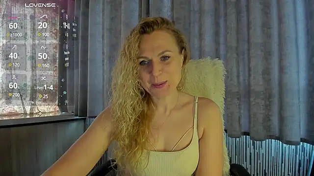 Snapshot of LanaLight_x chatting on 28, 5, 2026 LanaLight x online show from 28, 5, 2026