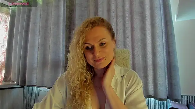 Snapshot of LanaLight_x chatting on 20, 5, 2026 LanaLight x online show from 20, 5, 2026