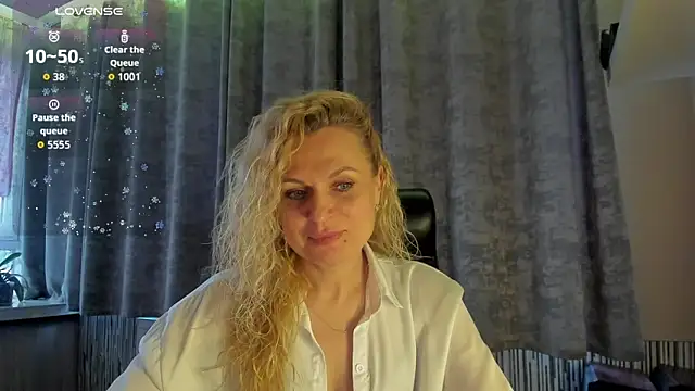 Snapshot of LanaLight_x chatting on 23, 4, 2026 LanaLight x online show from 23, 4, 2026