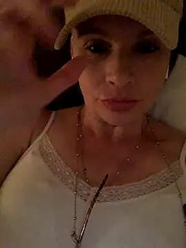 Snapshot of CherryCe chatting on 5, 12, 2025 CherryCe online show from 5, 12, 2025